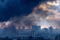 Киев в огне и дыму. По украинской столице запустили сотни дронов, «баллистику» и «гиперзвук»