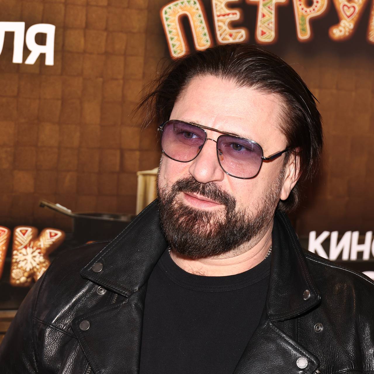 Сыгравший Гену Букина в «Счастливы вместе» актер неожиданно сменил имидж