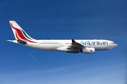 Двигатель самолета с 207 пассажирами на борту загорелся из-за удара молнии