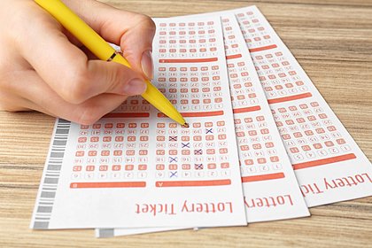 Мужчина украл у соседки лотерейный билет с выигрышем на 13 миллионов рублей и сжег его