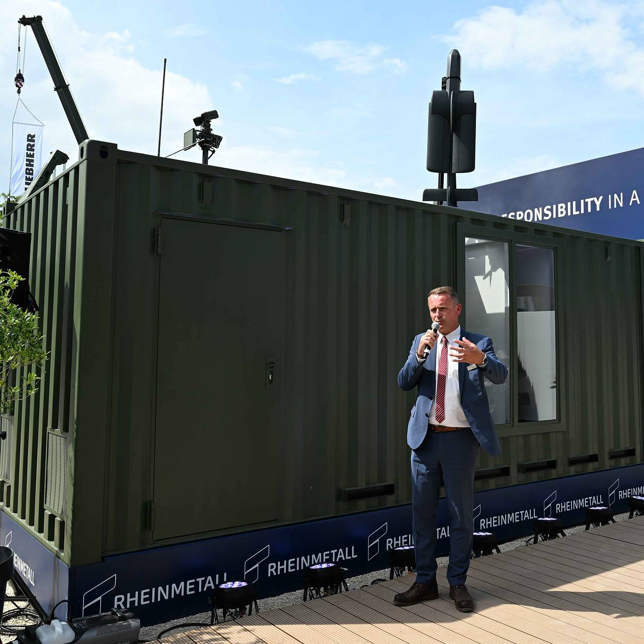 Rheinmetall показал контейнер для запуска роя дронов-камикадзе