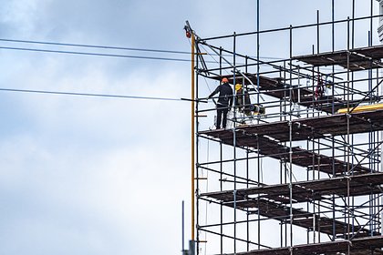 Россиянам объяснили рост числа новостроек со срывом срока сдачи