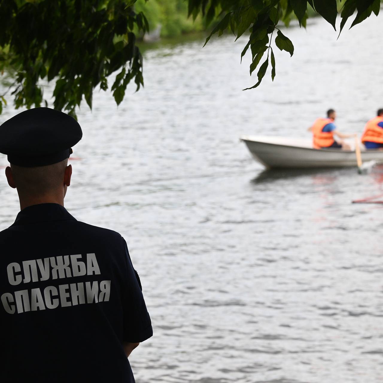 Вытащившего из воды за час двух утопающих россиянина представят к награде