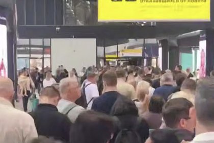 Очереди из пассажиров отмененных рейсов в Шереметьево попали на видео