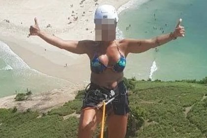 Туристка потеряла равновесие из-за комаров, рухнула со смотровой площадки и не выжила