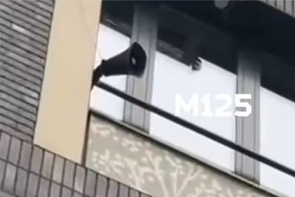 Москвич решил будить соседей гимном России