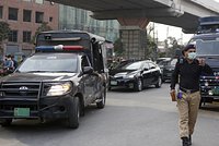 Пакистанцы изнасиловали туристку на глазах у ее детей. Глава полиции заявил, что жертва сама виновата, и страну охватили протесты 