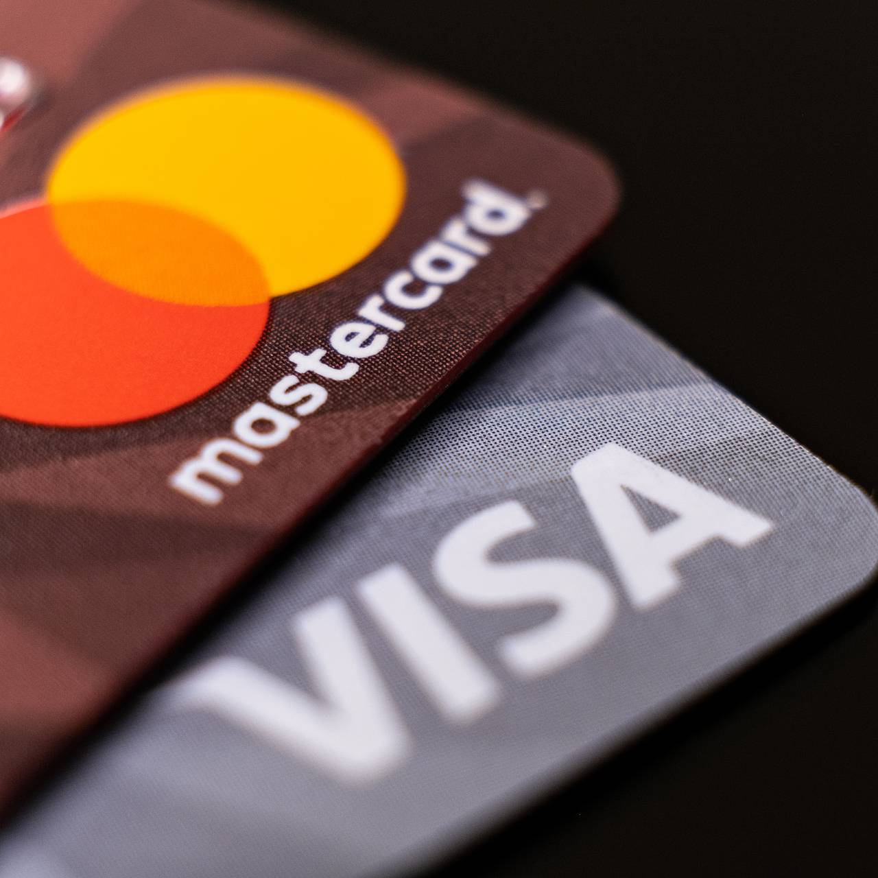 Назван срок полной замены Visa и Mastercard в России