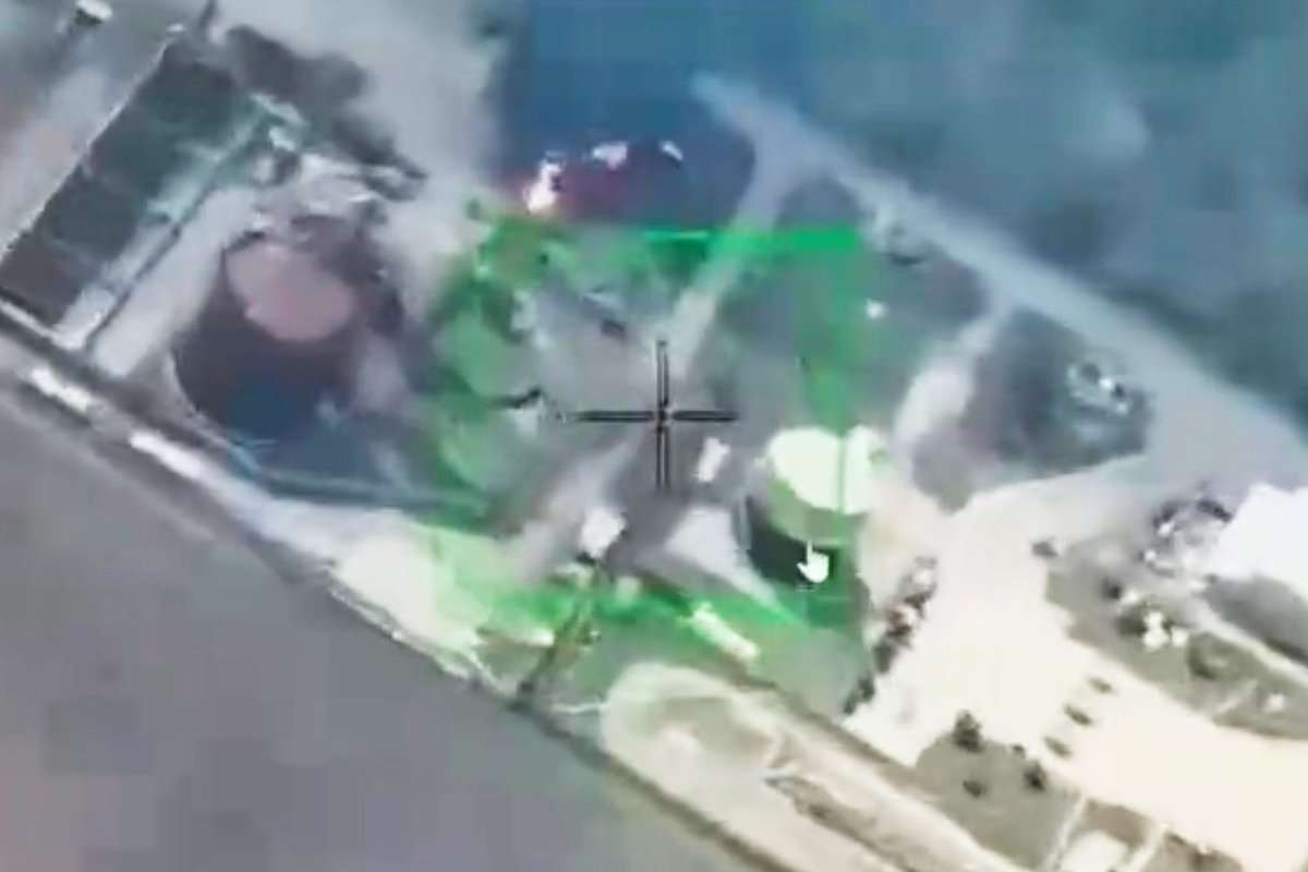 Расчеты БПЛА «Герань-2» и «Герань-2 сикер» нанесли серию ударов по хранилищу ГСМ