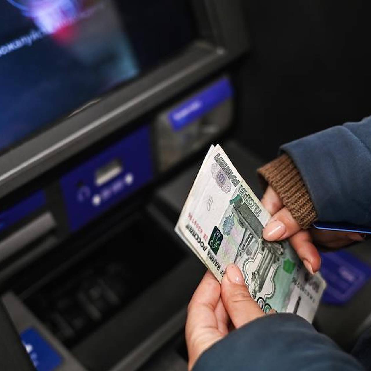 Готовность россиян отказаться от наличных рублей оценили