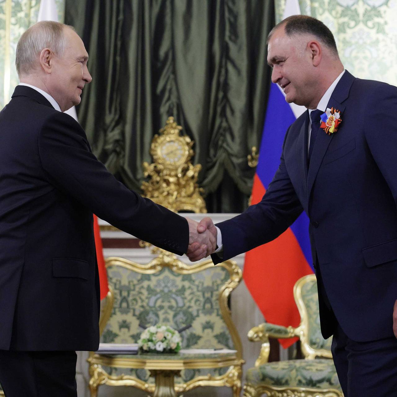 Президент соседней страны сложил полномочия и стал советником Путина