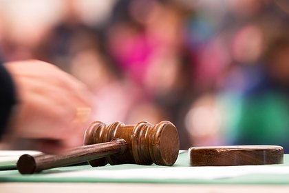 Священник сбросил жену со скалы и женился на 16-летней прихожанке