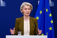 Фон дер Ляйен попала под следствие из-за тайной переписки с Зеленским. Кто еще был в секретном чате и что там обсуждали?