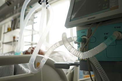 Тысячи операций в больницах Великобритании отменили из-за жары