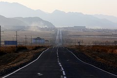 Дорога возле города Шагонар в Улуг-Хемском районе Республики Тыва