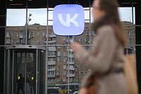 Миллионы россиян с iPhone лишились доступа к популярным приложениям. Что им посоветовали в Кремле?