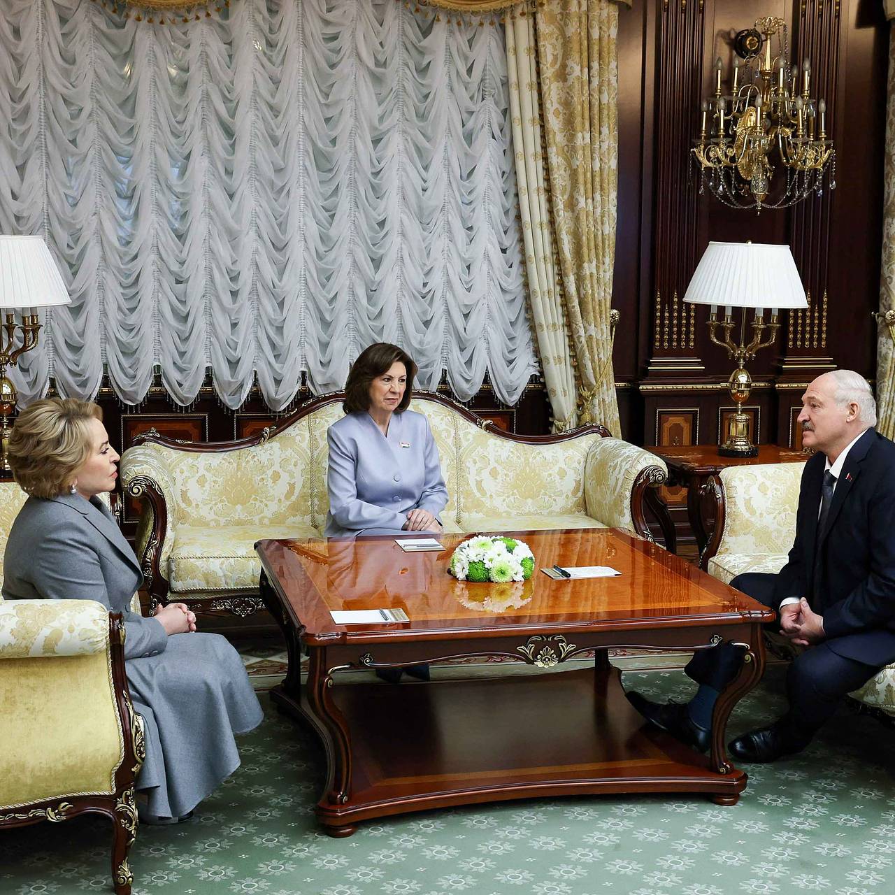 Лукашенко предложил Путину что-нибудь свалить на плечи Матвиенко