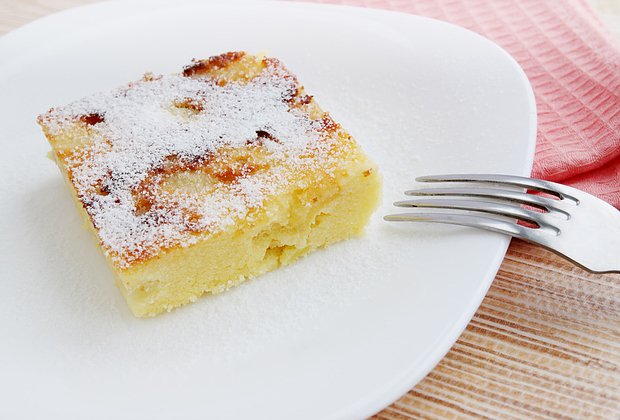 Запеканка из яблок и белых сухарей