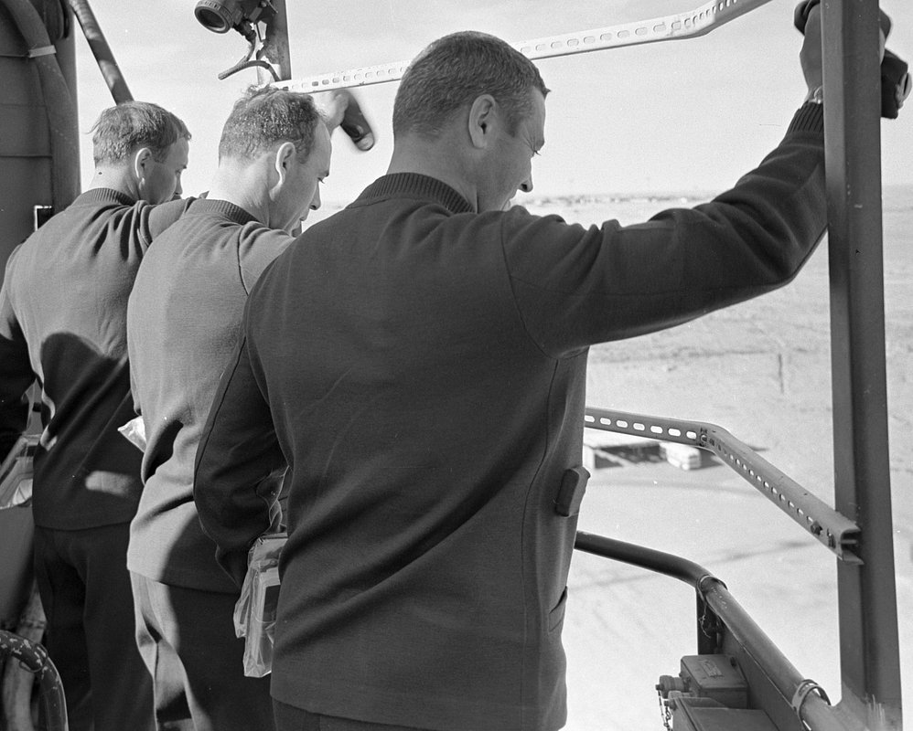 Экипаж космического корабля «Союз-11» в последние минуты перед входом в кабину корабля. Космодром Байконур, 6 июня 1971 года