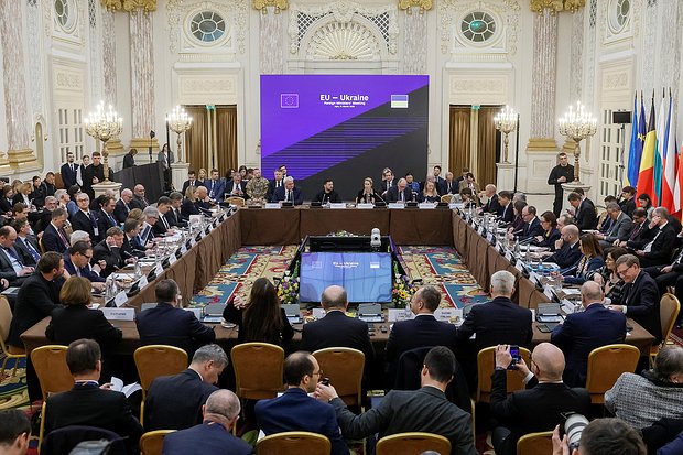 Президент Украины Владимир Зеленский и министры ЕС на встрече