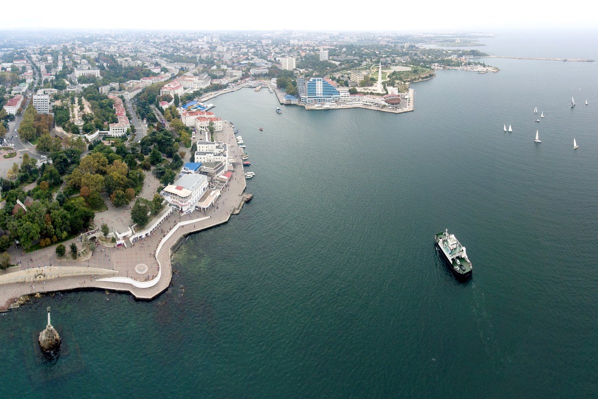 Sevastopol Bay with a bird's-eye view. 
