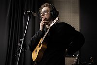 «Мне не хочется столько раз играть "Кухни"» Илья Золотухин о популярности «Бонда с кнопкой», хейте и встречах с психологом