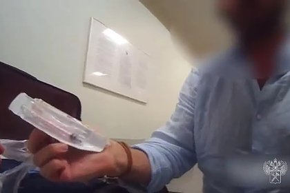 Иностранца задержали в российском аэропорту с багажом тестостерона