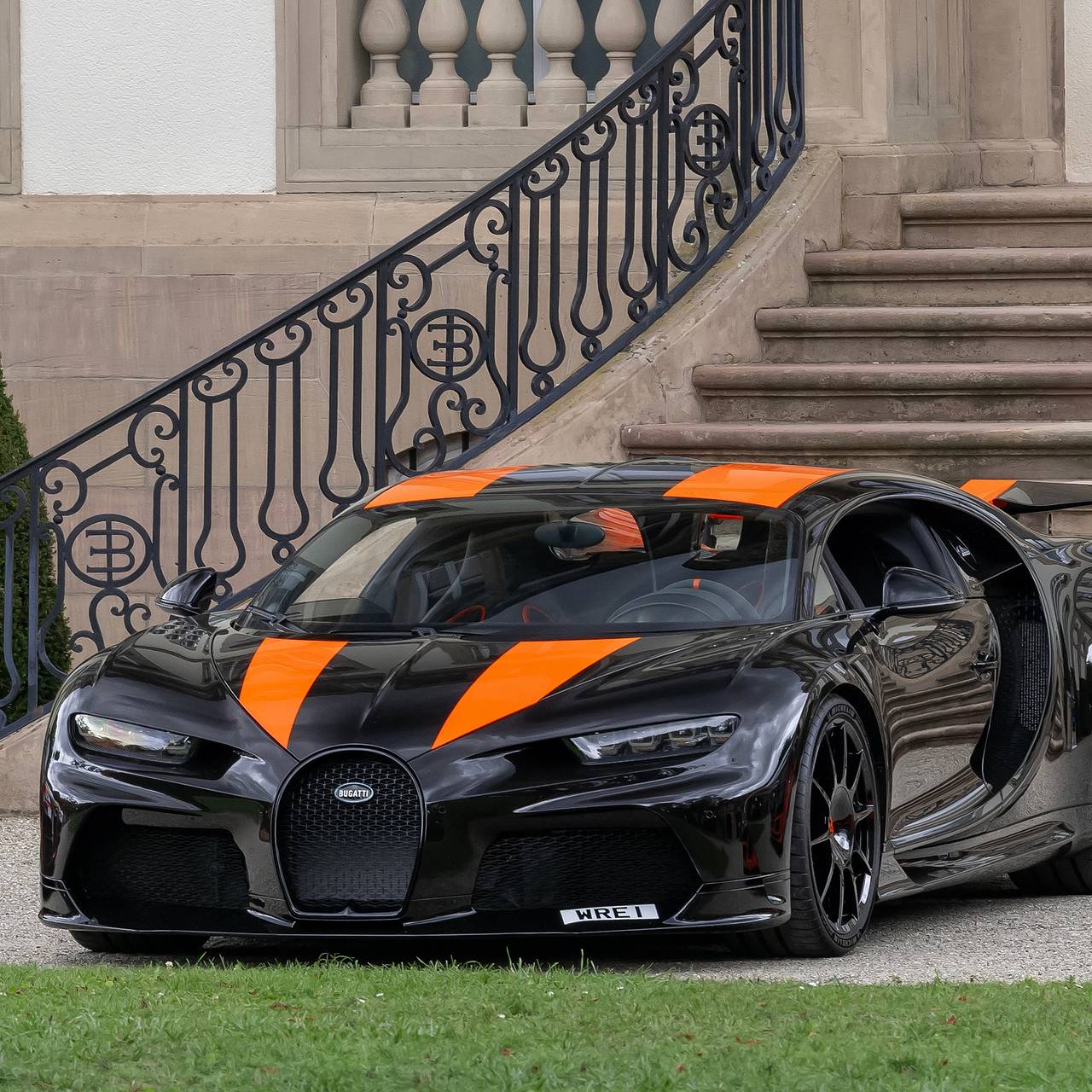 Чеченский блогер купил Bugatti в розыске и выдал за машину Криштиану Роналду
