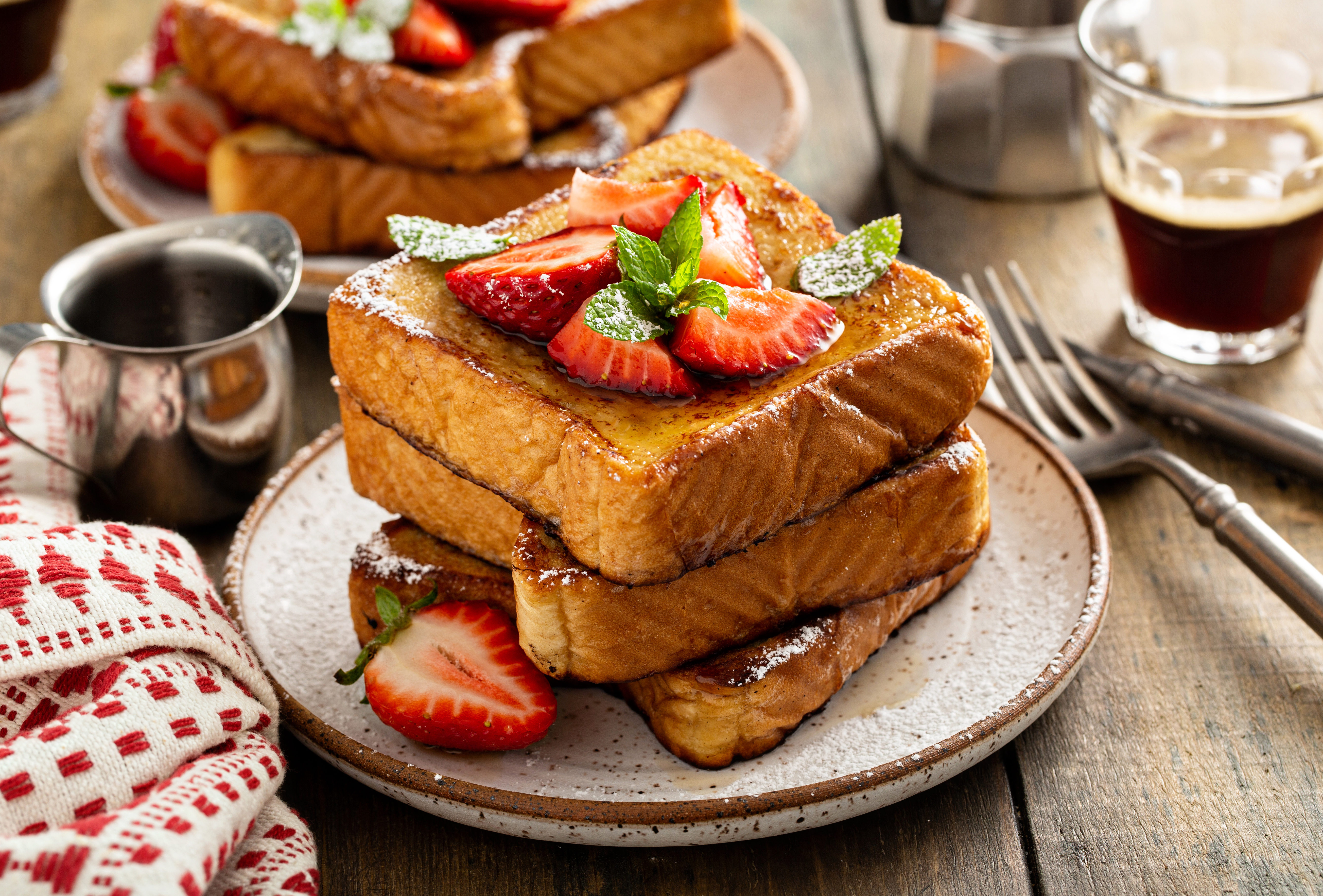 Egg toast guide from Lenta.ru provides 14 fast recipes