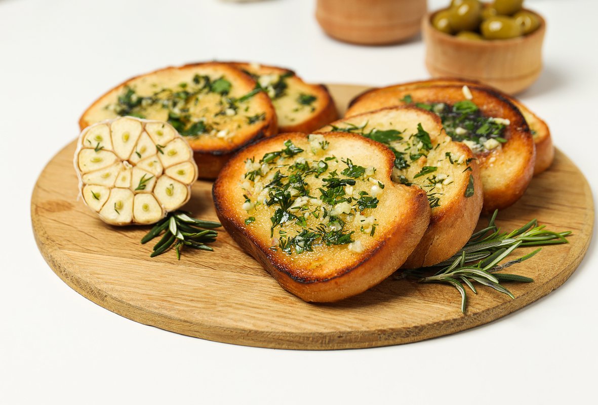 Garlic toast with egg Photo: AtlasStudio / Shutterstock / Fotodom