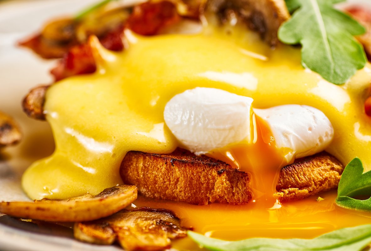 Toast with poached egg and ham Photo: robertsre / Shutterstock / Fotodom