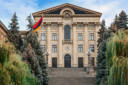 Парламент Армении ограничил право на голосование у части граждан