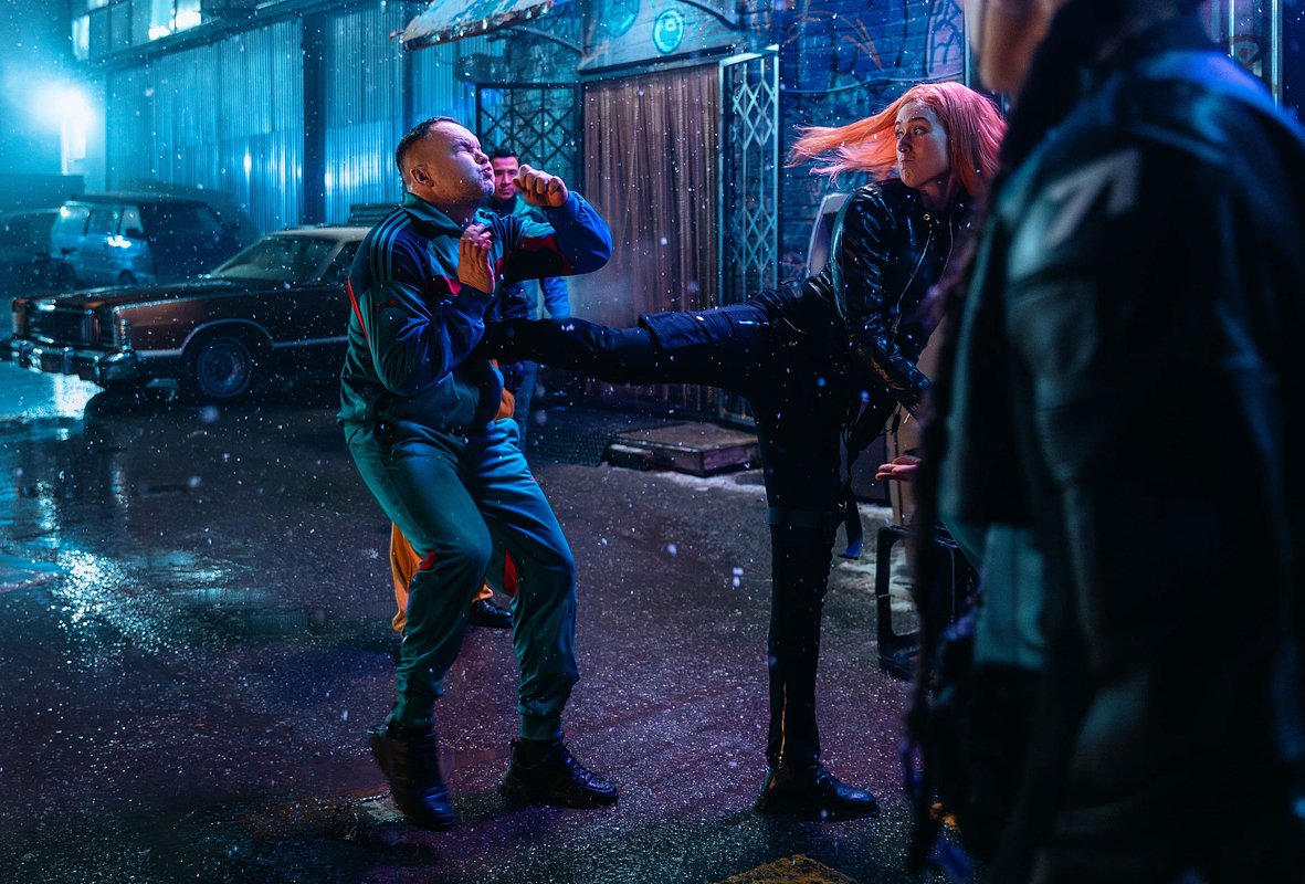 Визуальная фишка сериала — микс анимации и живой съемки, как в фильмах «Гром: Трудное детство» и «Майор Гром: Игра»