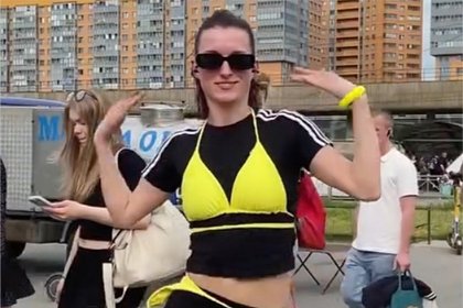 Россиянка в купальнике станцевала перед публикой и взорвала соцсети