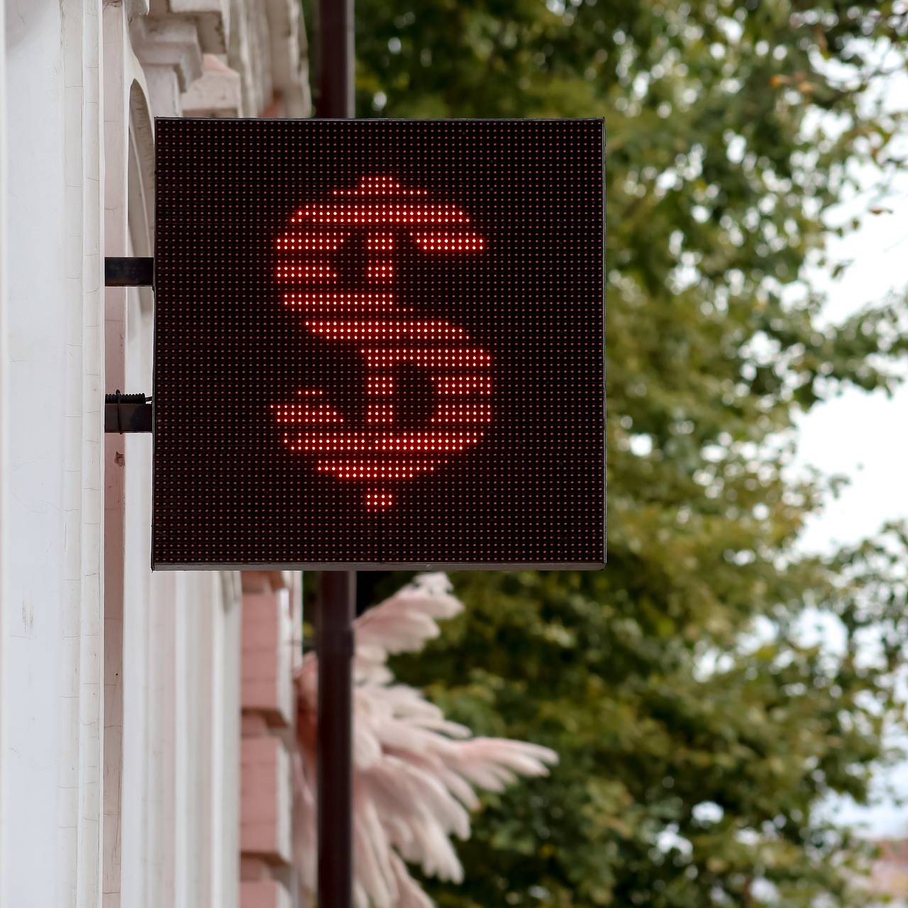 Курс доллара в России упал по итогам недели