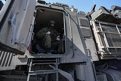 Военнослужащий ВС РФ зенитного ракетно-пушечного комплекса
