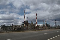 Россия отразила атаку на один из крупнейших нефтеперерабатывающих заводов. Сбиты десятки дронов. Власти выступили с заявлением