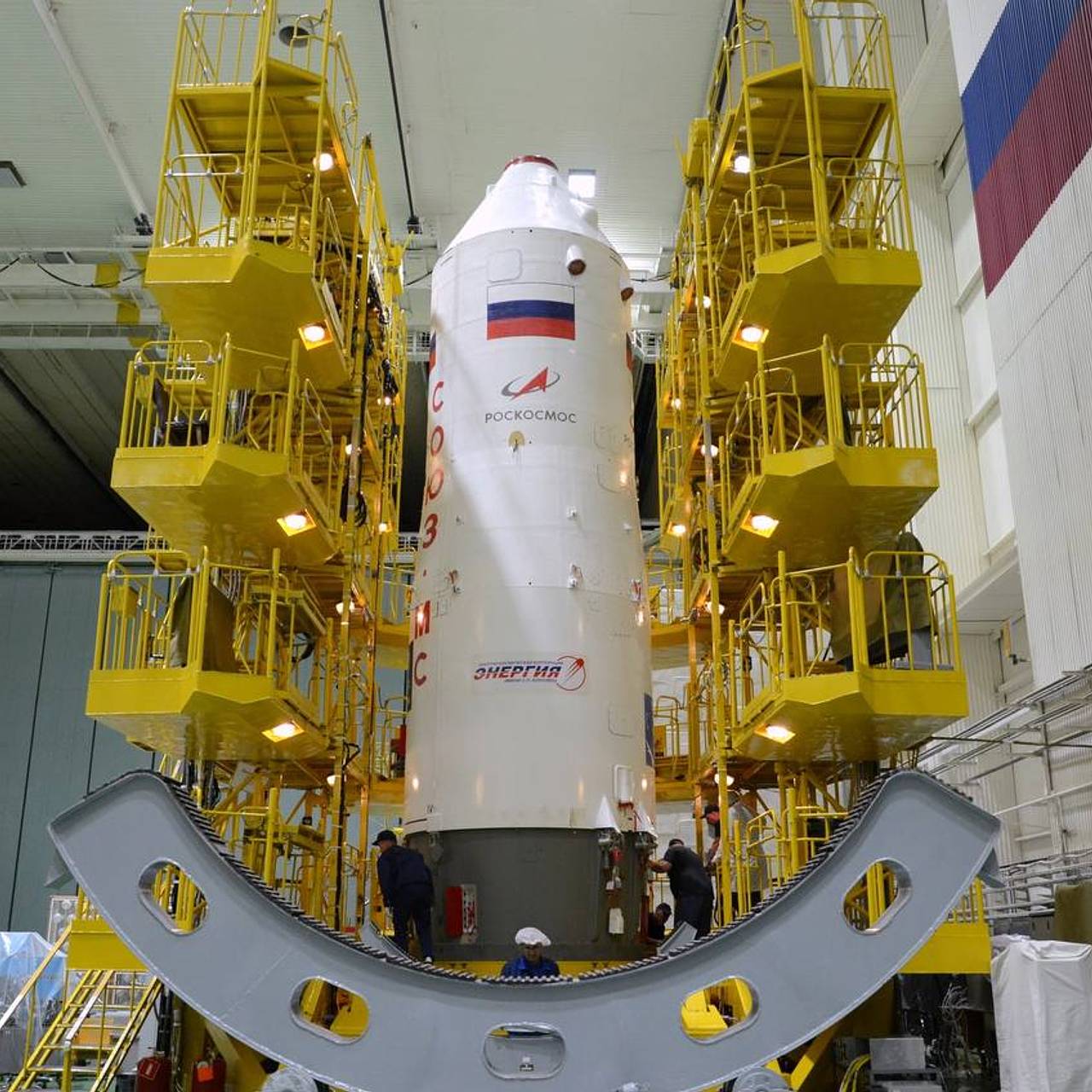На Байконуре завершили накатку головного обтекателя для &laquo;Союза МС-29&raquo;