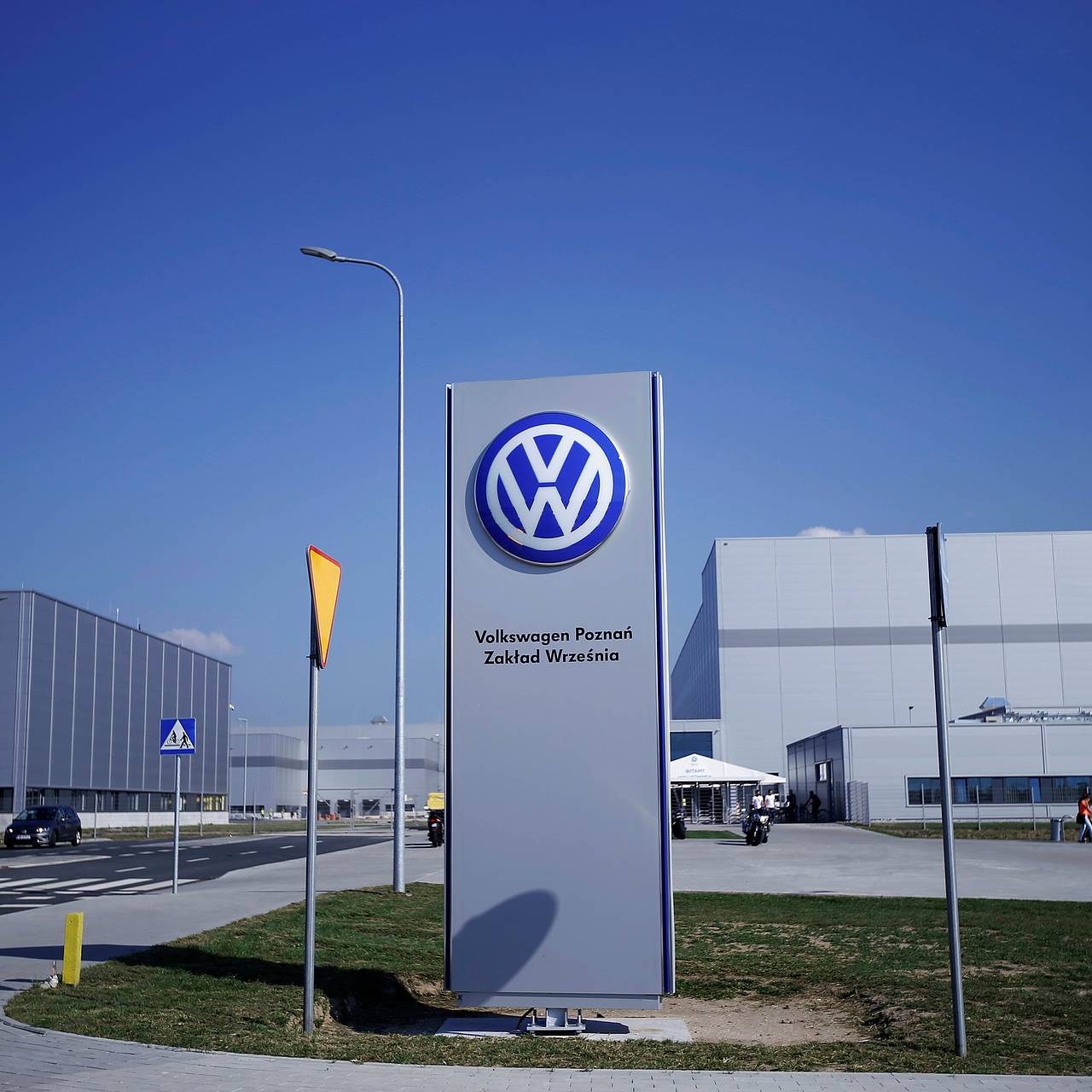 Volkswagen решил привлечь к работе на одном из заводов необычных работников