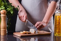 Как и сколько варить куриную грудку? Топ-3 рецепта без потери сочности