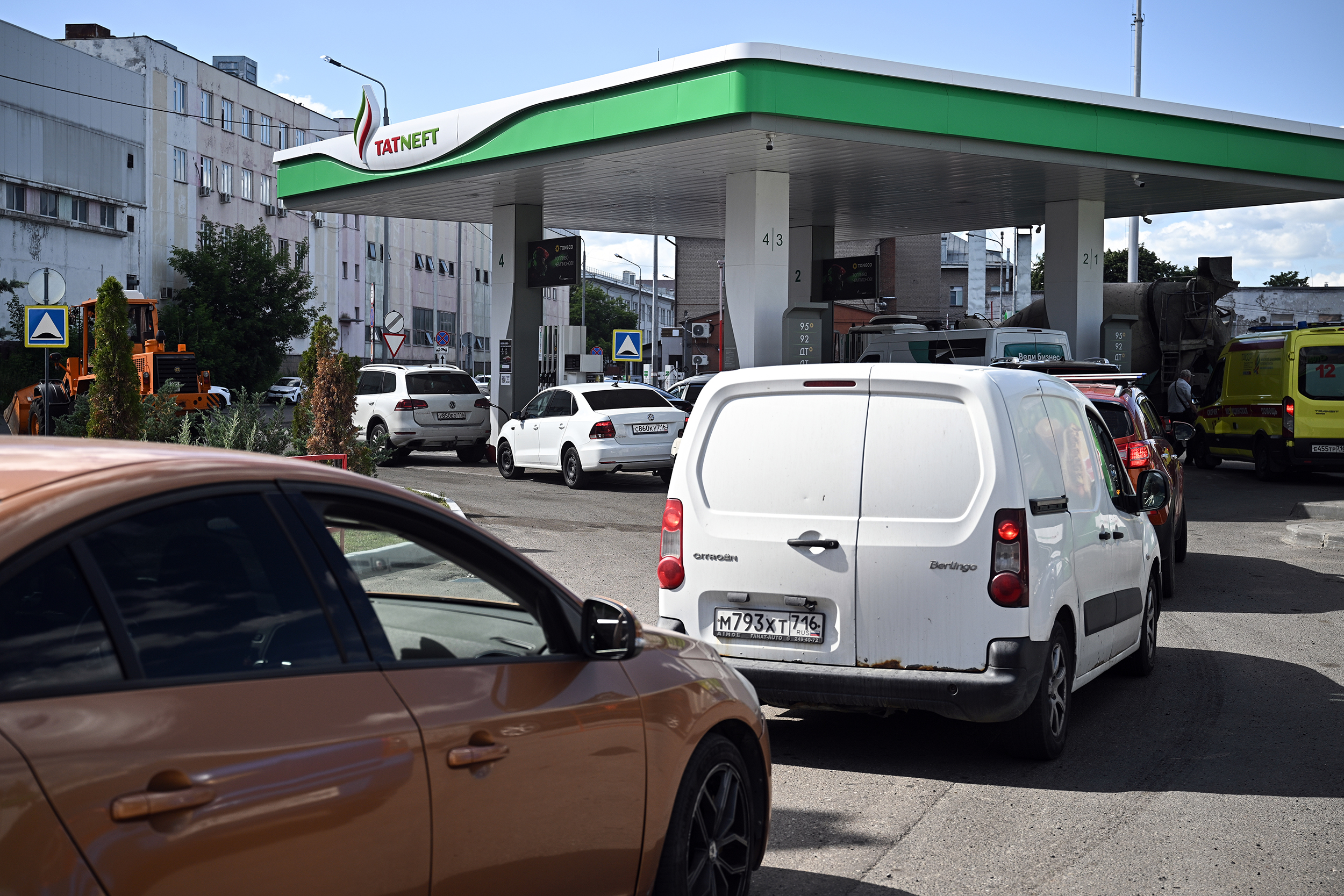 Российская нефтяная компания прокомментировала цены на заправках