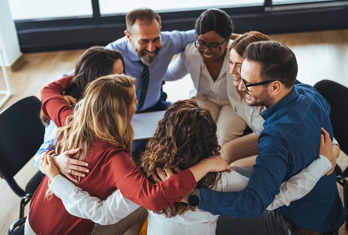 Trust increases after joint adventures, making the team more cohesive. Photo: Dragana Gordic / Shutterstock / Fotodom