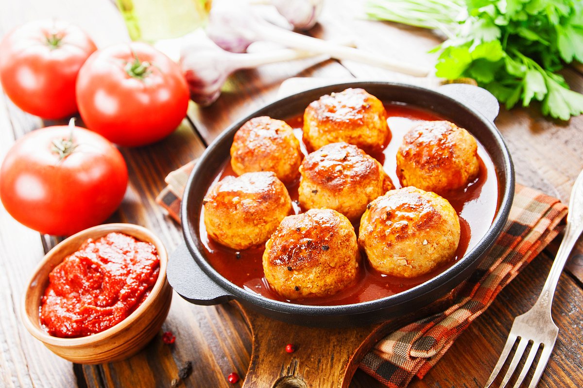 Meatballs with tomato sauce Photo: Nadezhda Mishkova / Lori Photobank