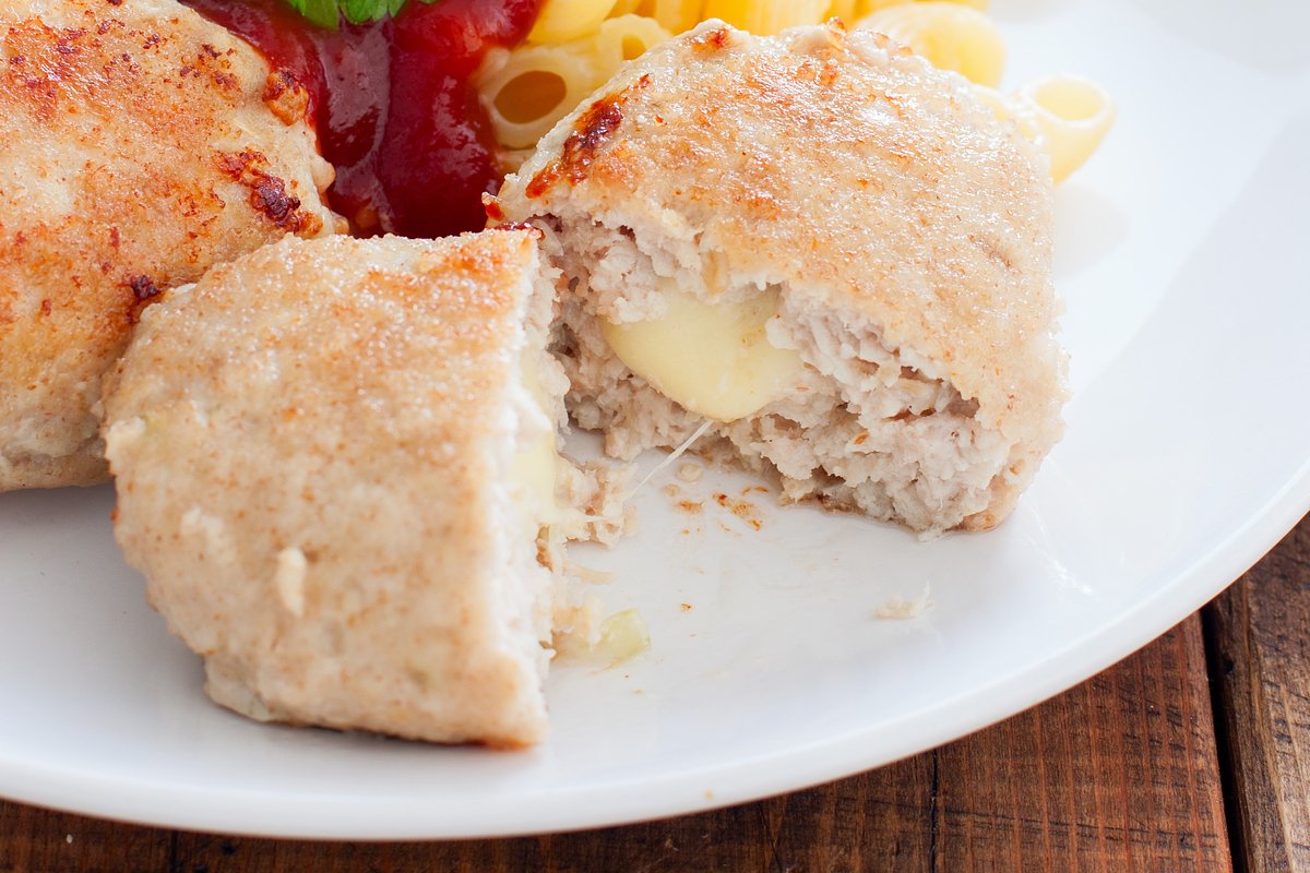 Turkey meatballs with cheese inside Photo: A. Zhuravleva / Shutterstock / Fotodom