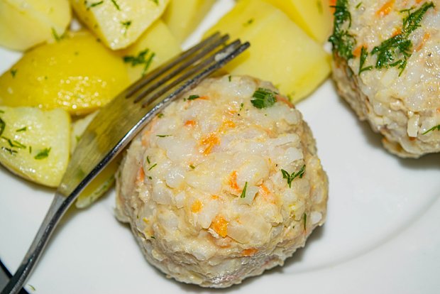 Steamed pike-perch meatballs with garlic Photo: Andrey_Zakharov / Shutterstock / Fotodom