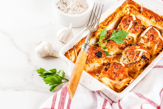 Baked meatballs in mustard sauce Photo: Rimma Bondarenko / Shutterstock / Fotodom