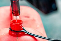 Как самостоятельно слить бензин из автомобиля: пошаговая инструкция для старых и новых машин