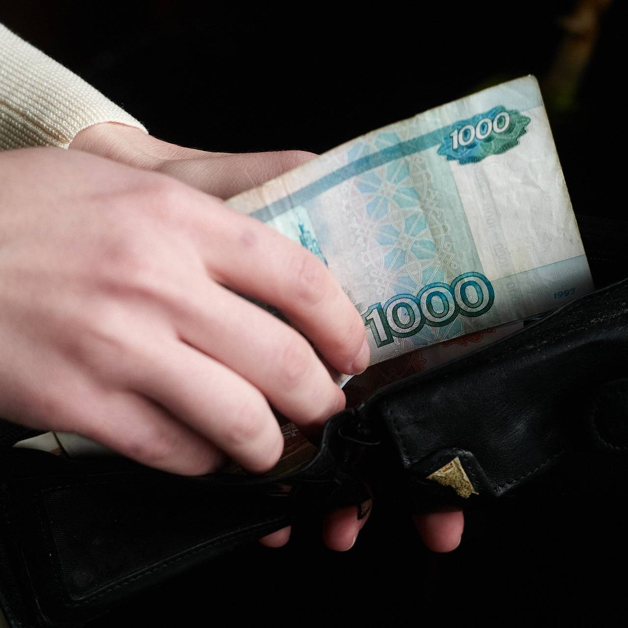 Выпускникам колледжей и вузов начнут выплачивать по 100 тысяч рублей при одном условии