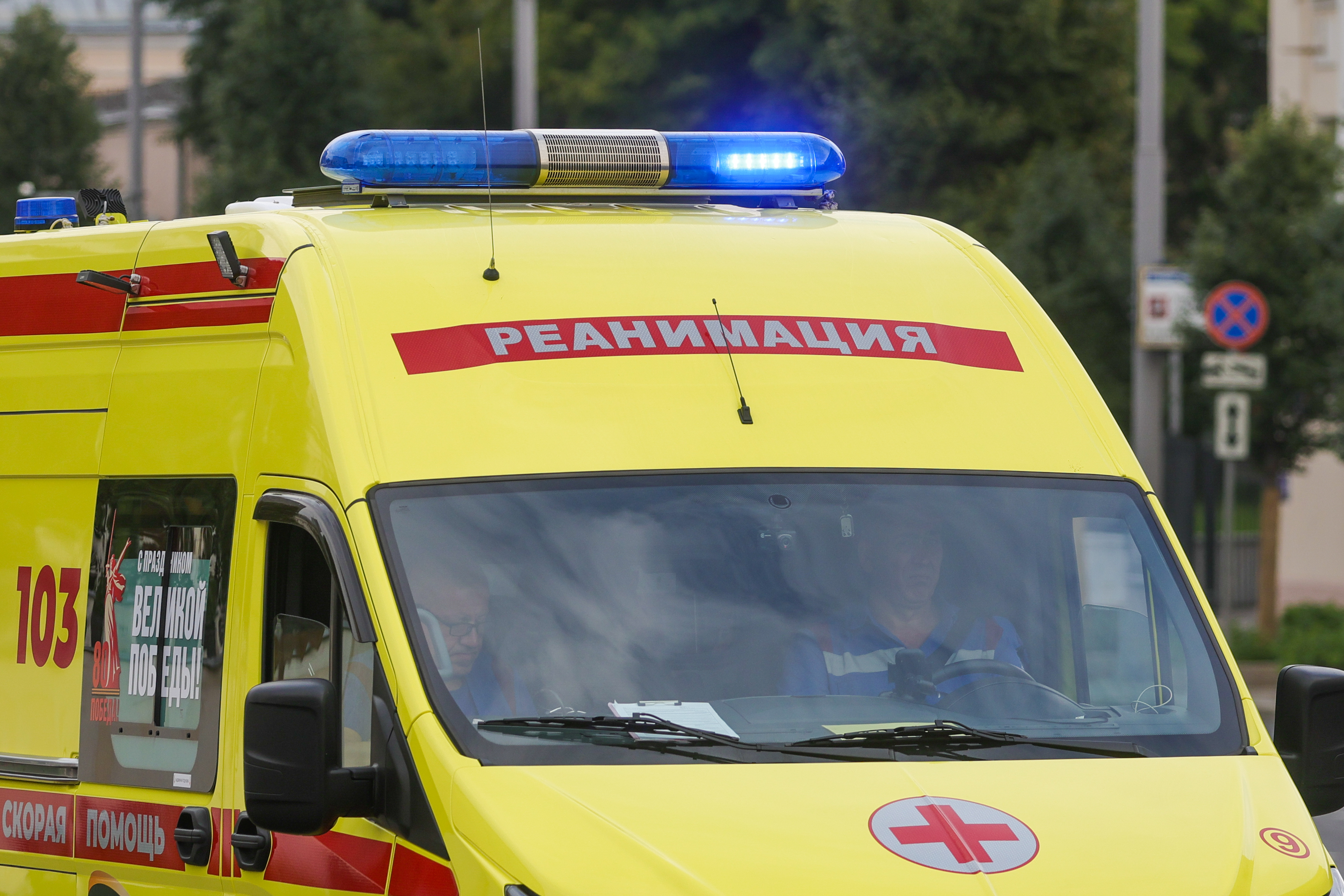 Врачи не смогли спасти капитана полиции после нападения с ножом свидетельницы по делу