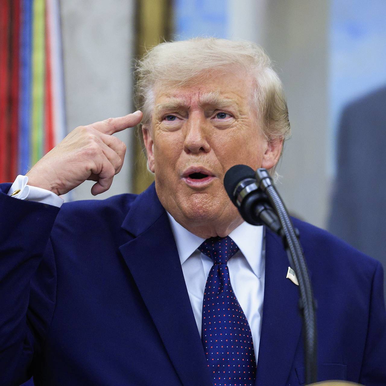 «Прямо сейчас им крепко надирают задницы». Трамп официально уведомил Конгресс о возобновлении боевых действий в Иране